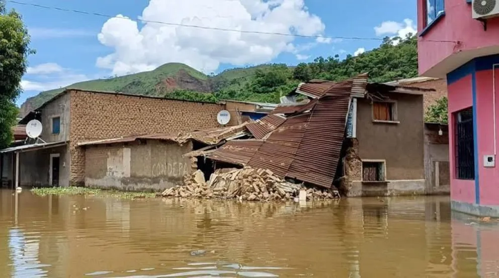 Una de las casas derrumbadas en el municipio de Tipuani. Foto: GAMT