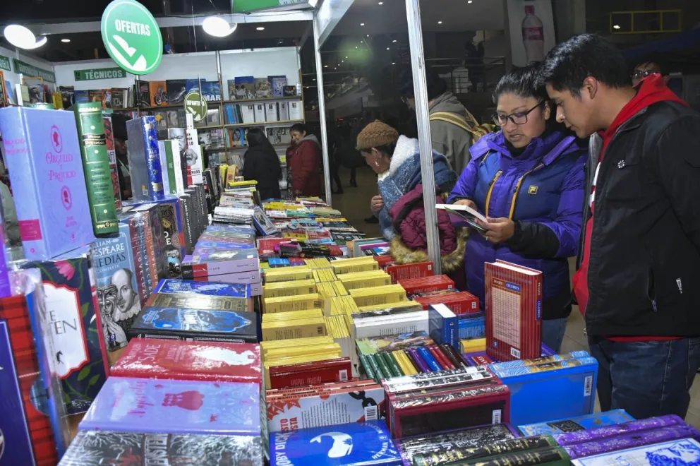 Visitantes de la Feria de El Alto. Foto: APG