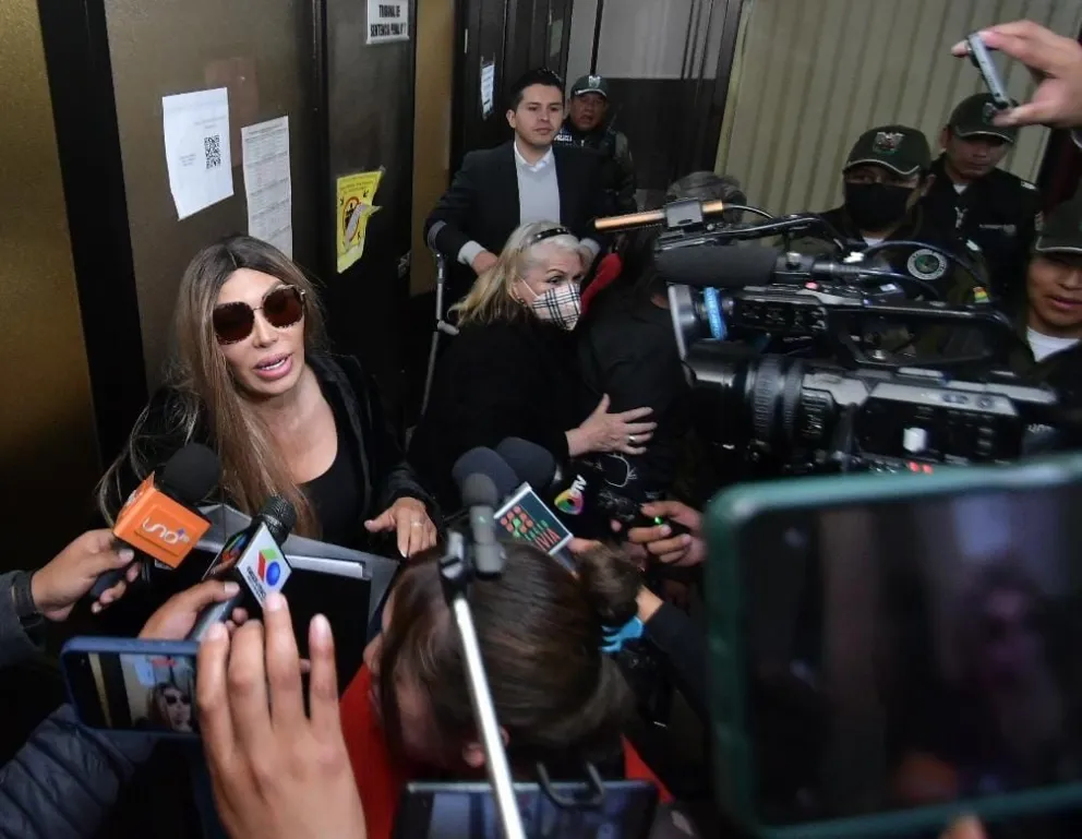 Gabriela Zapata en la audiencia de hoy; atrás se observa al abogado Manolo Rojas. Foto: APG