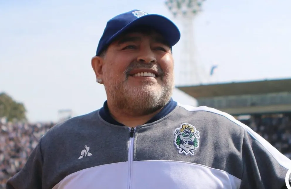 Diego Armando Maradona cuando dirigía a Gimansia y Esgrima de La Plata. Foto: CGEP