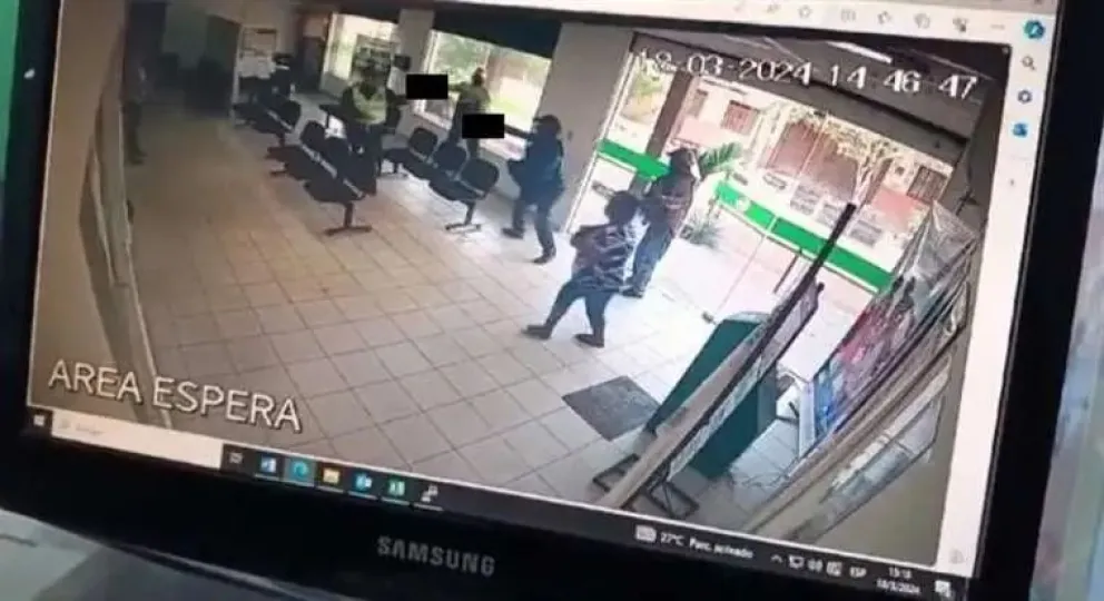Una imagen de la cámara de vigilancia de la cooperativa que muestra el atraco. Foto: captura.