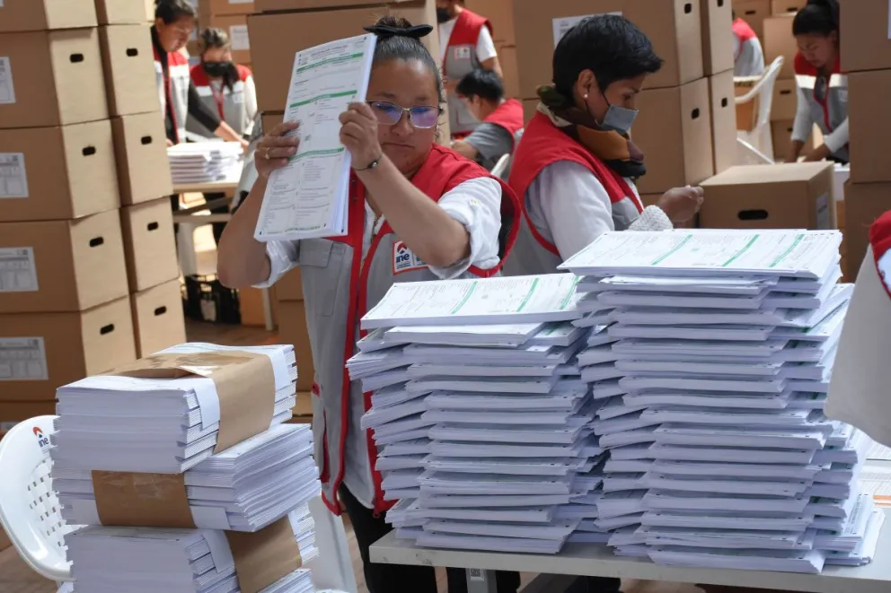 El INE prepara los materiales del Censo para su distribución en el país. Foto: APG