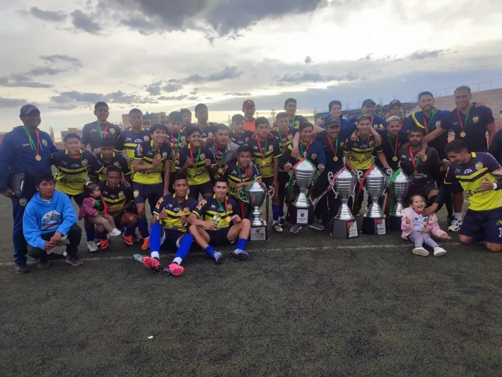 Deportivo Fatic es pentacampeón del fútbol paceño y participará en la Copa. Foto: Deportivo Fatic.