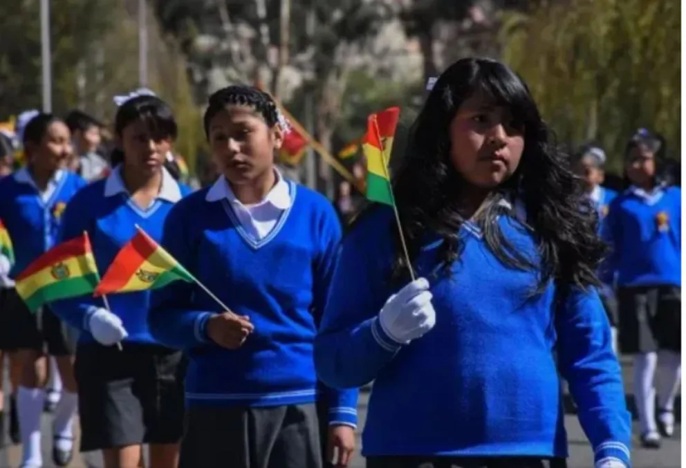 Estudiantes desfilan en el Día del Mar.   Foto: GAMLP