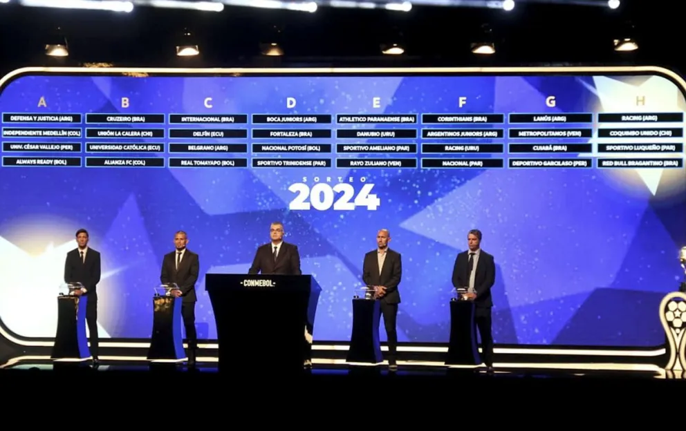 El sorteo de los grupos de Copa Sudamericana, que se realizó el lunes en Luque. Foto: EFE