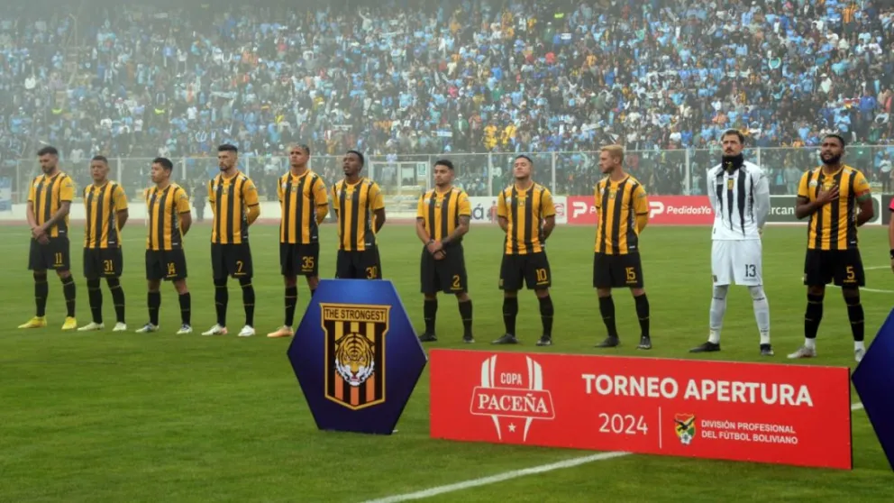 El plantel de The Strongest el día que jugó con Bolívar en el primer clásico de la temporada. Foto: Andrés Rojas