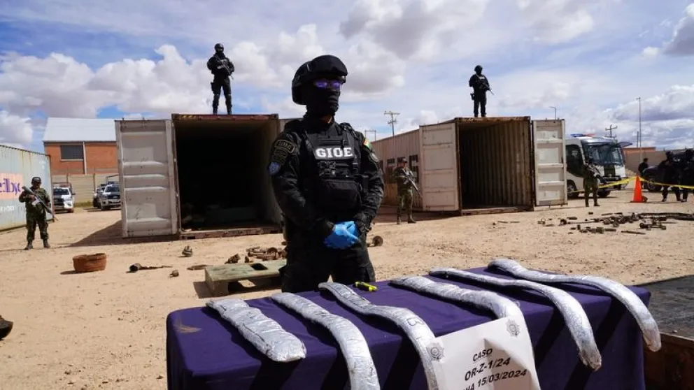 Operativo acaba con la incautación de más de siete toneladas de droga en dos camiones. Foto: ABI