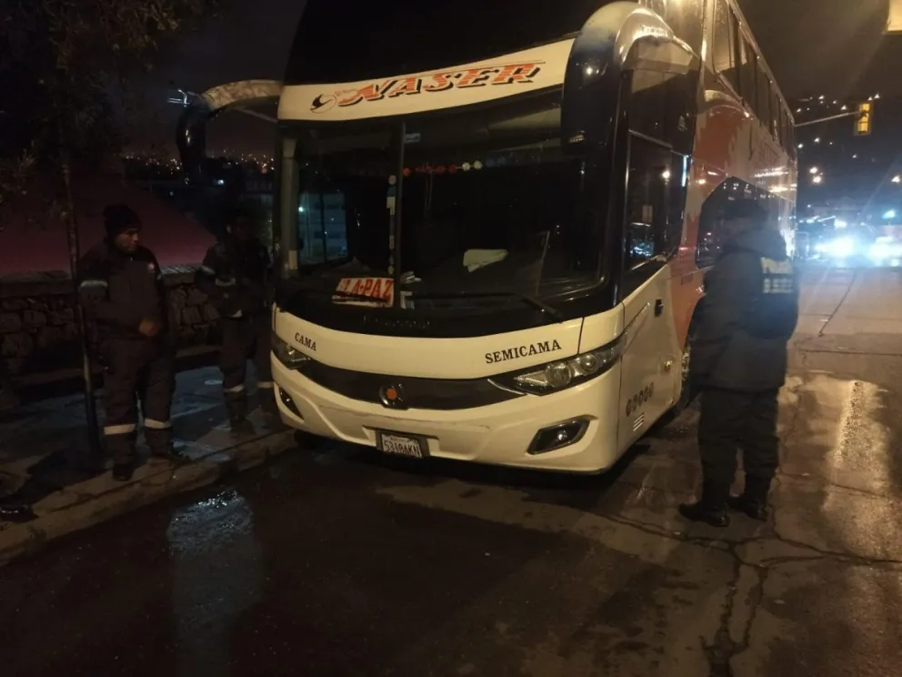 Un bus que arriba a la terminal de buses. Foto: Terminal de Buses de La Paz.