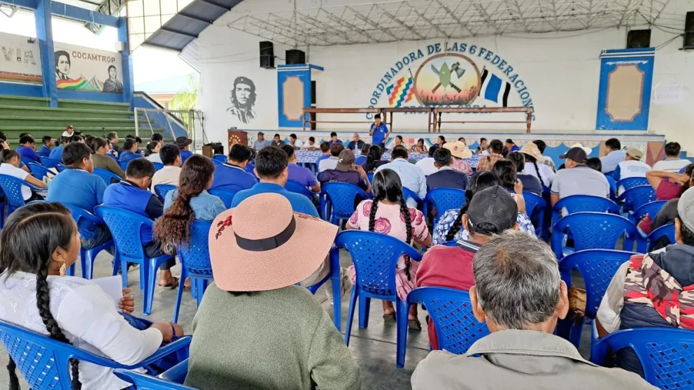 Evo Morales durante una reunión con las federaciones de cocaleros en El Chapare. Foto: Kawsachun Coca 