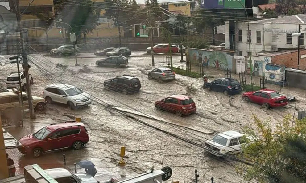 La lluvia del miércoles inundó varias calles.    Foto: RRSS
