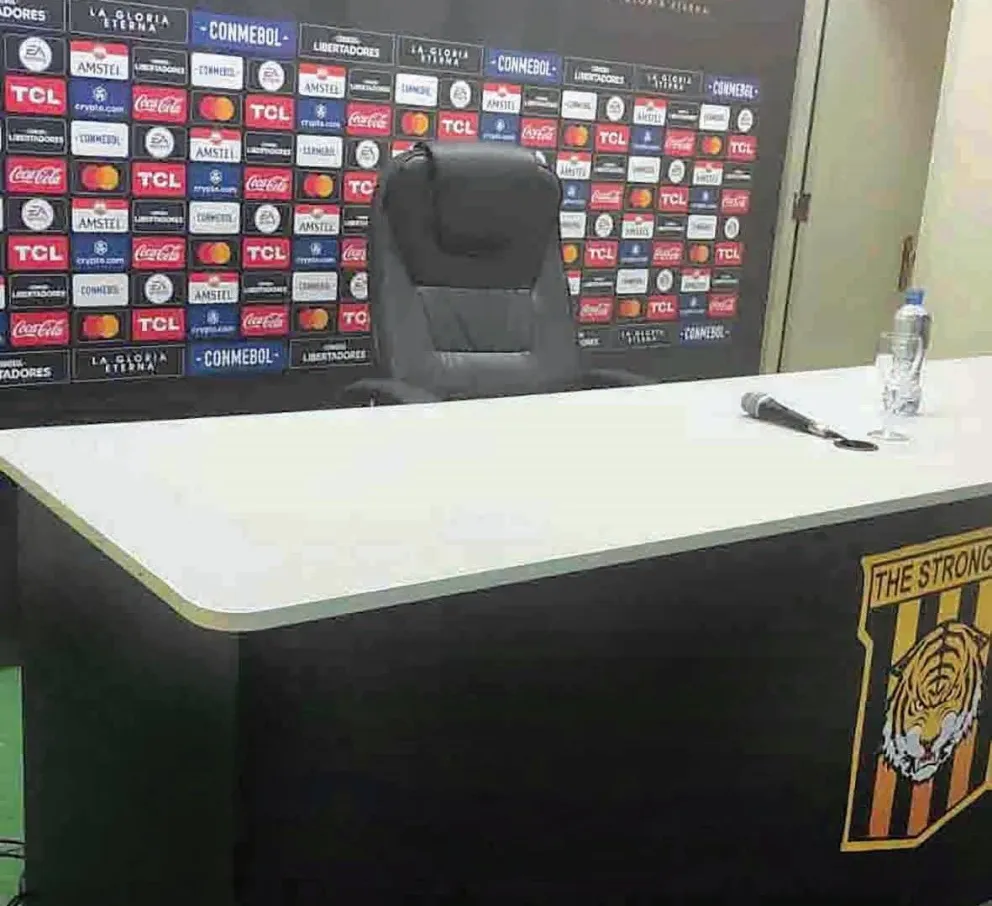 Así luce la actual sala de prensa del estadio Rafael Mendoza. Foto: club The Strongest