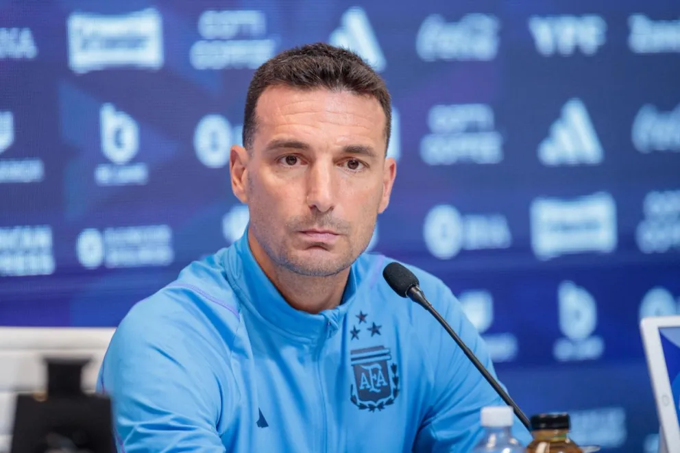 El seleccionador argentino en la conferencia de prensa de hoy. Foto EFE