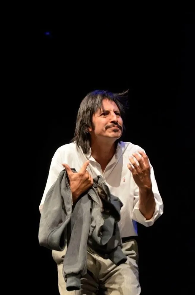 Cristian Mercado en un momento de la obra de teatro Arte.                                                         FOTO: Cristian Mercado