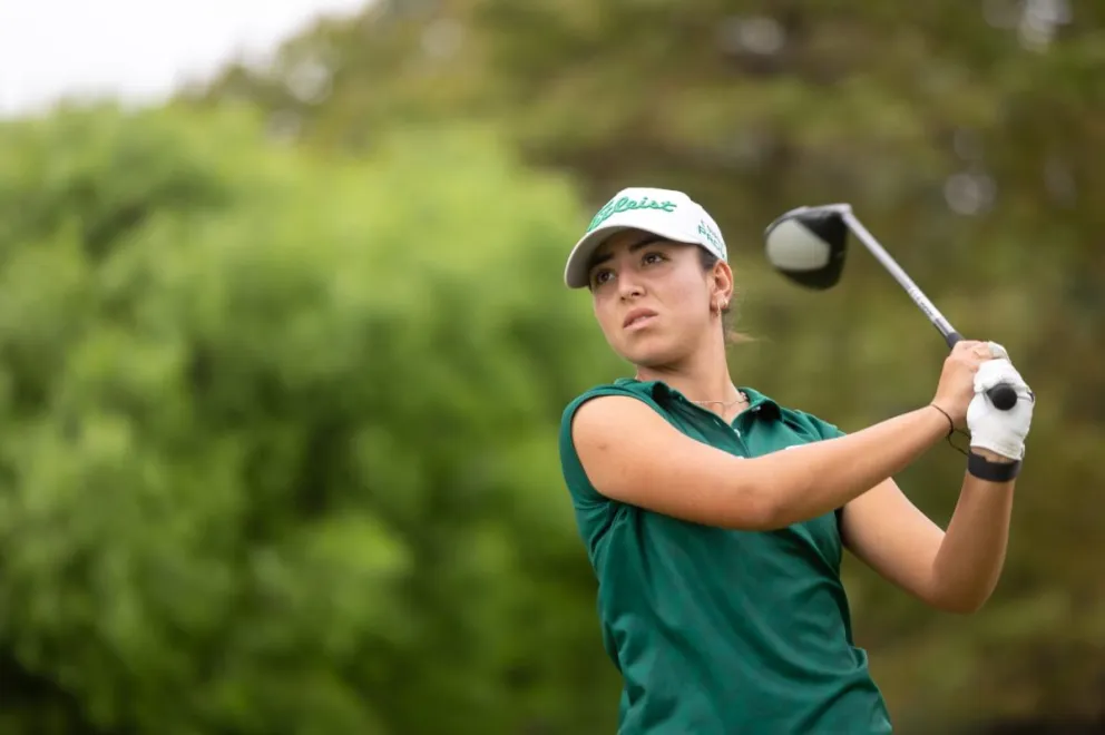 Constanza Quiroga en plena competencia del Sudamericano Juvenil. Foto: Federación Boliviana de Golf.