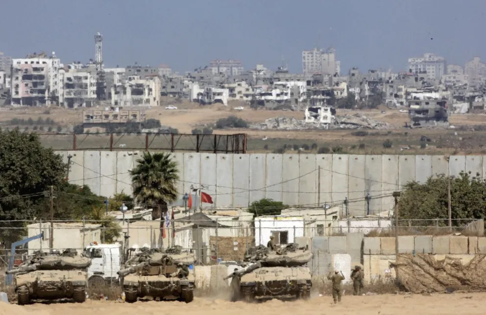 Tanques israeíies Merkava vigilan la frontera con Gaza, en una imagen de archivo. EFE/ABIR SULTAN