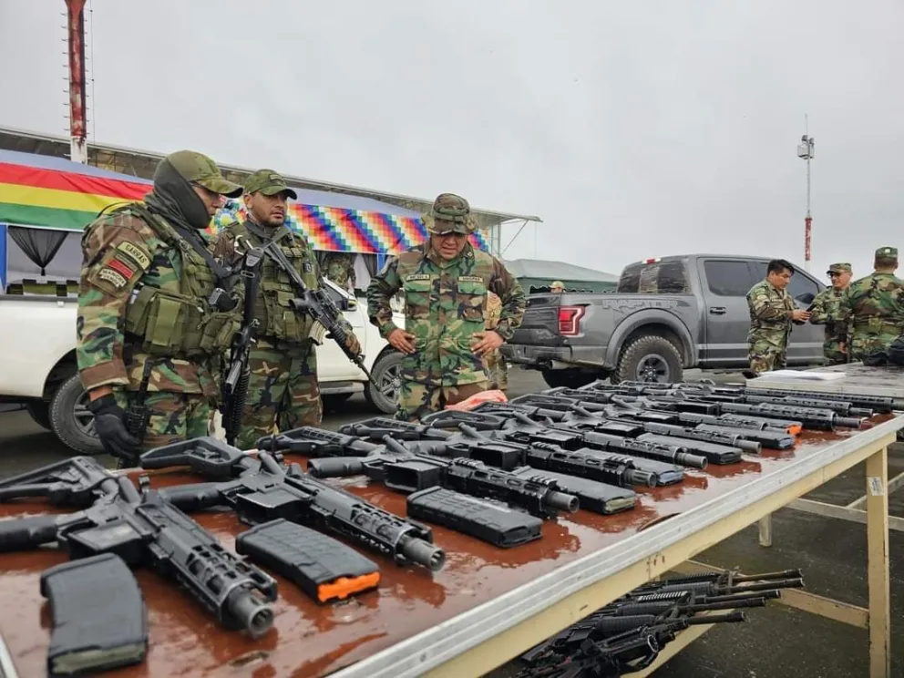 La presentación del armamento en Chimoré, Cochabamba. Foto: Ministerio de Gobierno