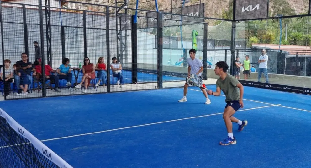Dos jóvenes en un encuentro por parejas. Foto: Marcelo Avendaño.