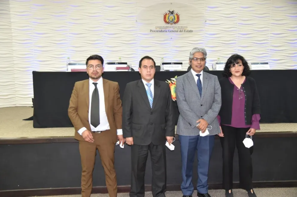 Equipo del ex suboprocurador, de izquierda a derecha: Clemor, Juan Nelvin Siñani Condori, Chávez y Patricia Guzmán Meneses. Foto: Procuraduría del Estado
