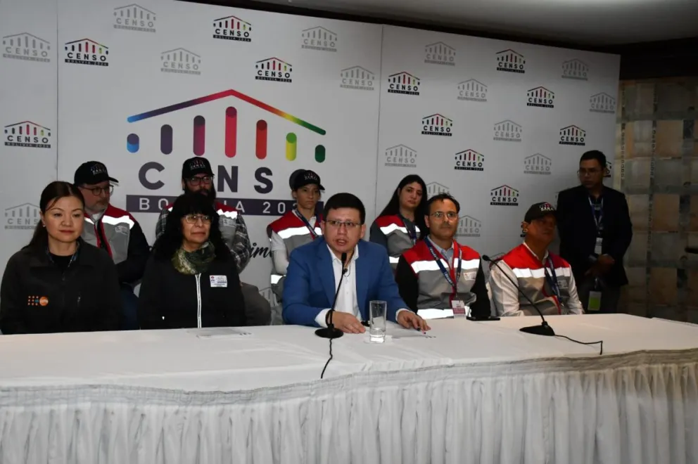 El ministro Sergio Cusicanqui y otras autoridades en la inauguración del censo. Foto: APG