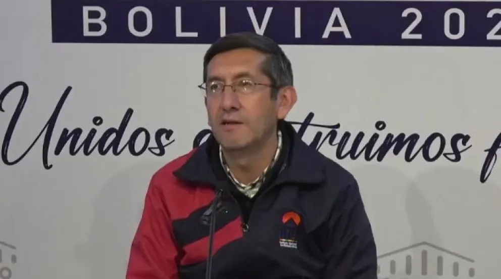 Santiago Padilla, responsable del INE en La Paz, da una conferencia de prensa.     Foto: Captura