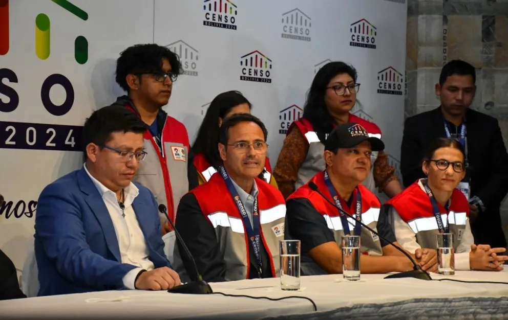 Autoridades nacionales y expertos internacionales brindan conferencia de prensa de evaluación del censo. Foto: APG