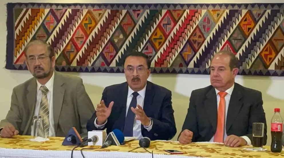 Hinojosa, Ascarrunz y Asbún, miembros del Tribunal de Honor. Foto: Marcos Bonilla