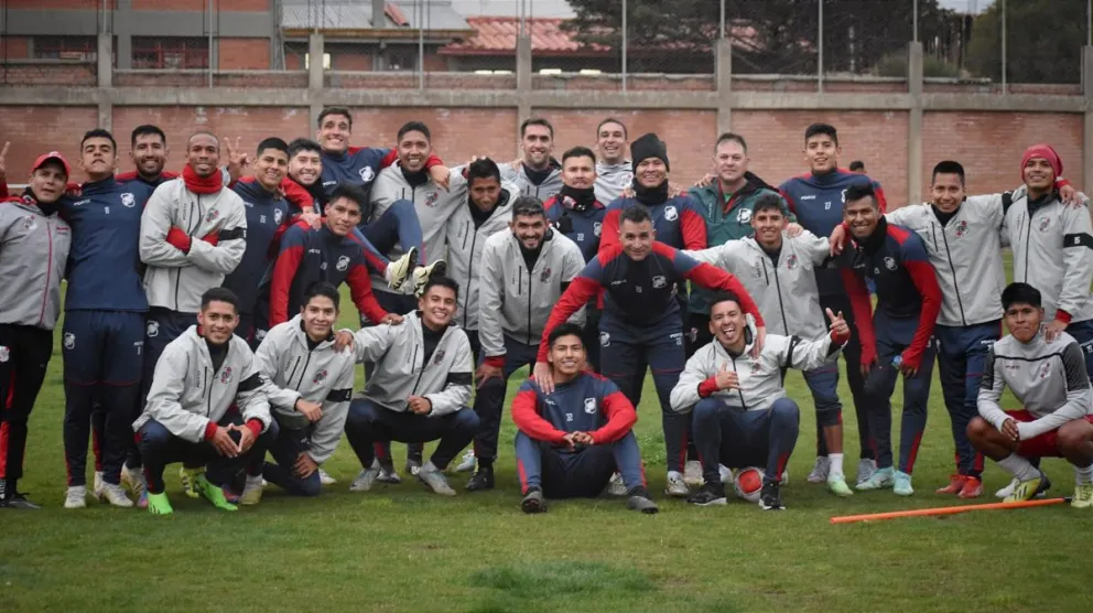 Los jugadores de Nacional en una pausa del entrenamiento. Foto Nacional