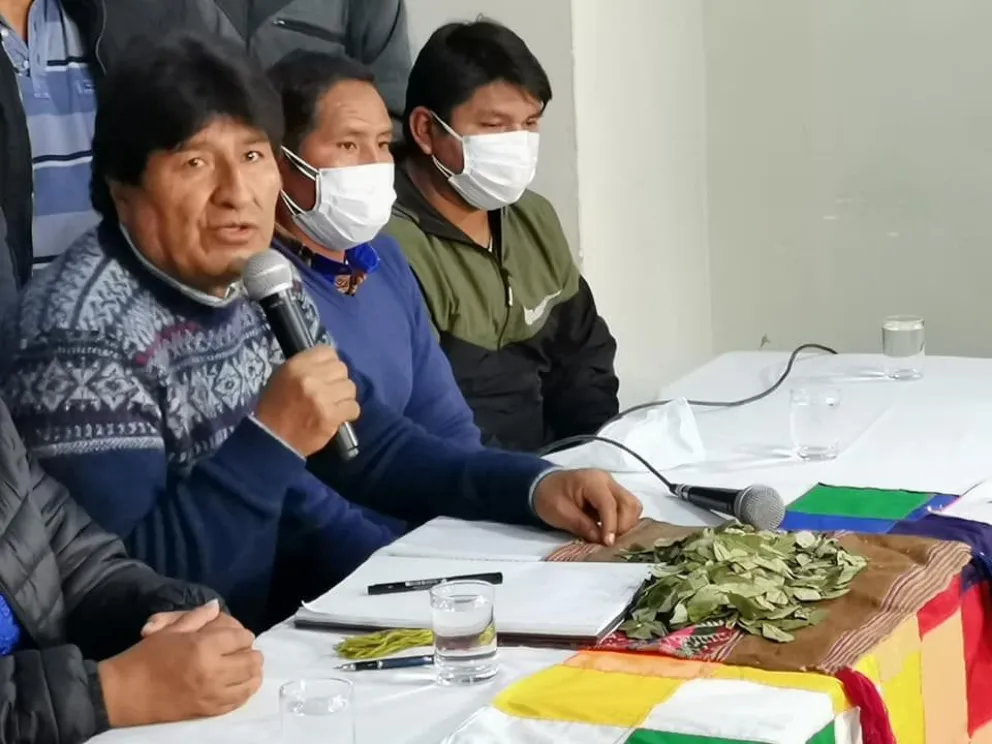 Evo Morales con dirigentes de El Chapare en una imagen de archivo. Foto: Facebook de Morales