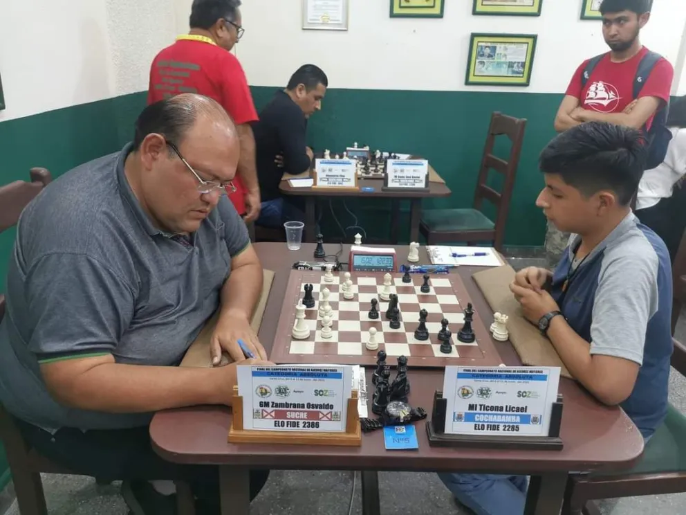 Zambrana (izq.) y Ticona ya están clasificados a la Olimpiada Mundial. Foto: Federación Boliviana de Ajedrez.