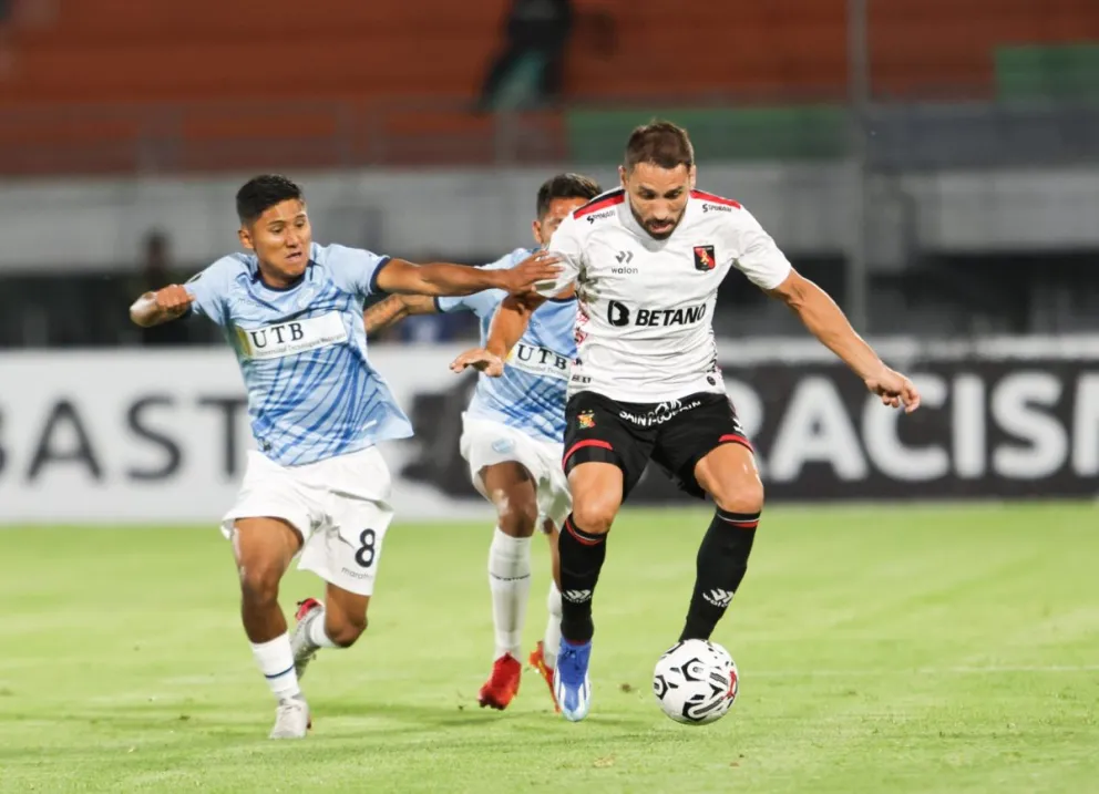 Una incidencia del juego entre Aurora y Melgar de Arequipa por la Copa LIbertadores. Foto:Líbero