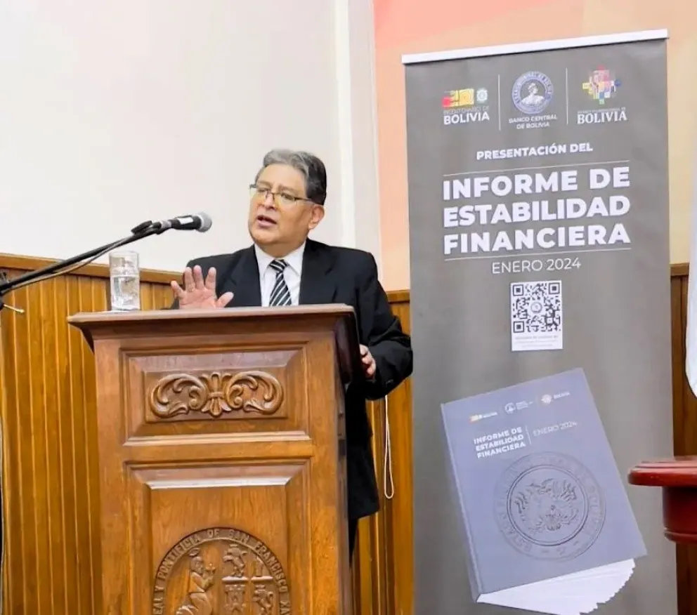El presidente del BCB, Edwin Rojas, presentó el Informe de Estabilidad Financiera - Enero 2024, el lunes, en Sucre. Foto: BCB.