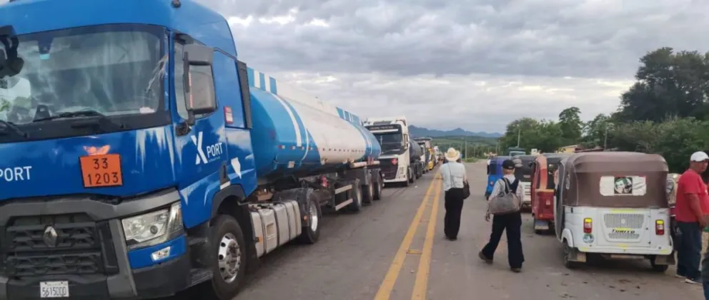 Un bloqueo de caminos en Abapó, municipio de Cabezas, Santa Cruz. Foto: Unitel