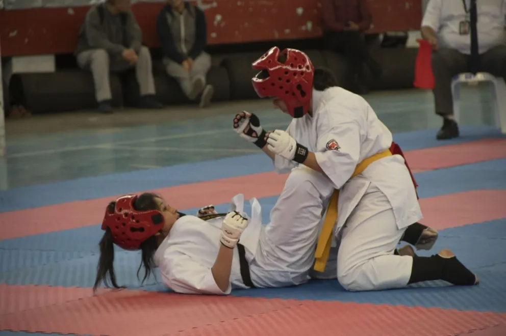 Dos karatecas en pleno combate. Foto: Feboka.