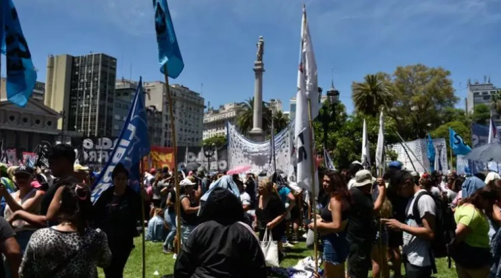 Los abogados de dirigentes piqueteros presentaron un amparo colectivo para que la justicia suspenda las bajas en el Potenciar Trabajo. Foto: Adrián Escandar / Infobae