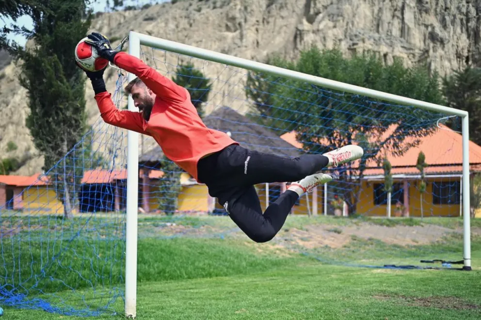 El golero Baroja en uno de los entrenamientos del albirrojo. Foto Always Ready