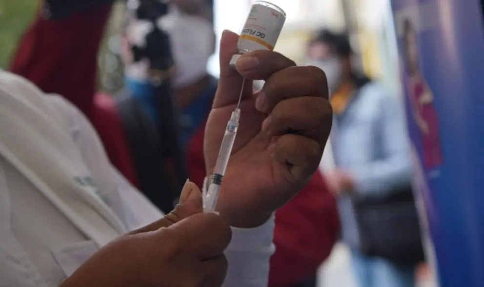 La vacuna contra la influenza es una de las medidas para prevenir casos graves. Foto: Ministerio de Salud