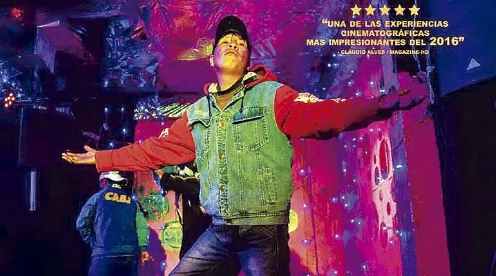 Julio Ticona en una de las escenas más conocidas de Viejo Calavera.    FOTO: Socavón Cine