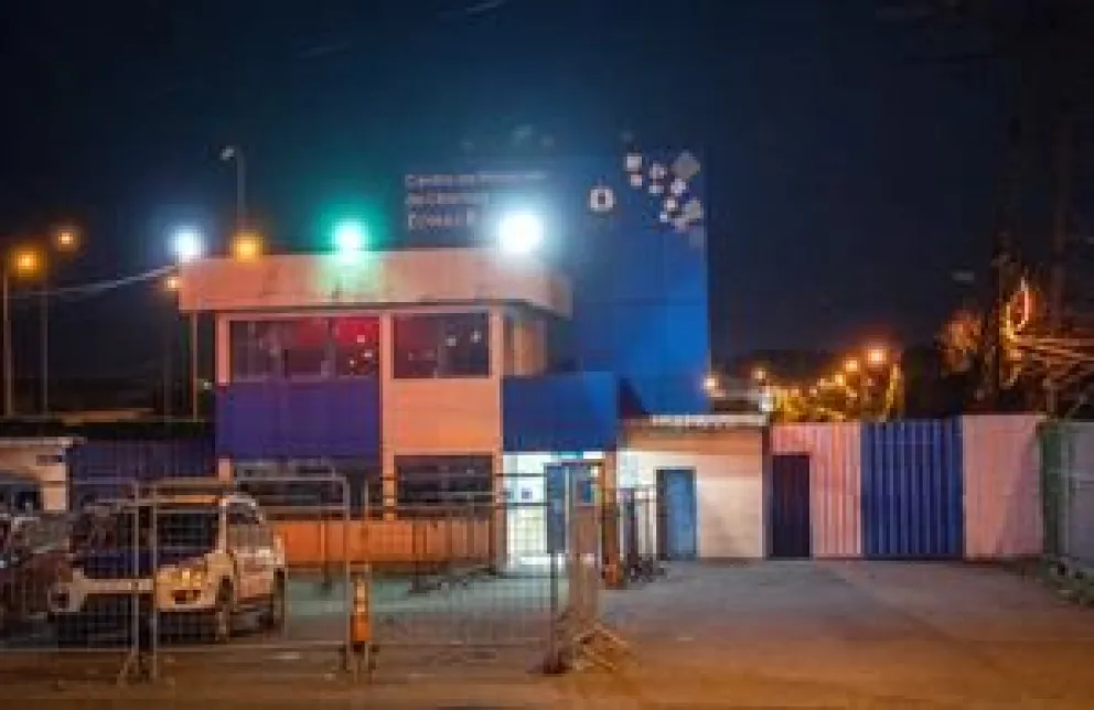 Fotografía que muestra una puerta de acceso a la Cárcel Regional, en Guayaquil (Ecuador).    Foto: EFE