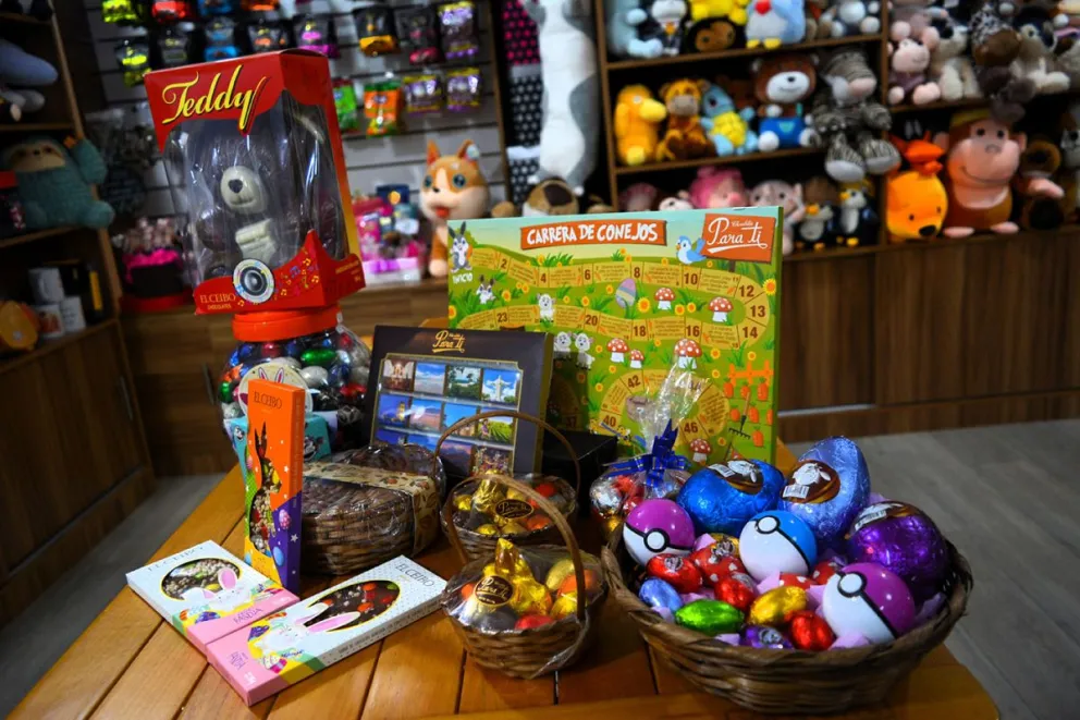 Una variedad de arreglos se preparan para las Pascuas en la "Capital del Chocolate".  Foto: LENY CHUQUIMIA / VISIÓN 360