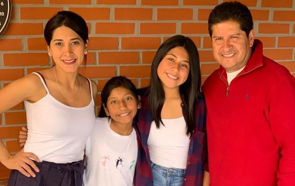 Eduardo Villegas con su esposa Tatiana Reyes Ortiz y sus hijas Valentina e Isabela. Foto: Eduardo Villegas.