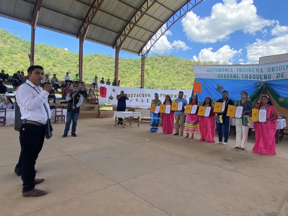 La posesión d elas nuevas autroridades en un acto central que se cumplió el jueves. Foto:GAIOC Huacaya