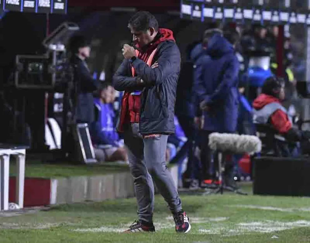 Óscar Villegas en el partido ante Nacional de Uruguay, que se jugó en El Alto. Foto: APG