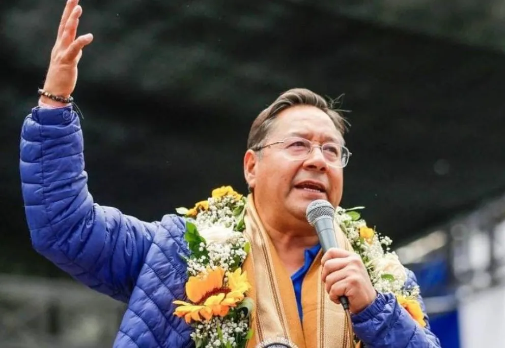 El presidente Luis Arce da su discurso durante el festejo del aniversario del MAS en la ciudad de La Paz. Foto: Telegram Luis Arce