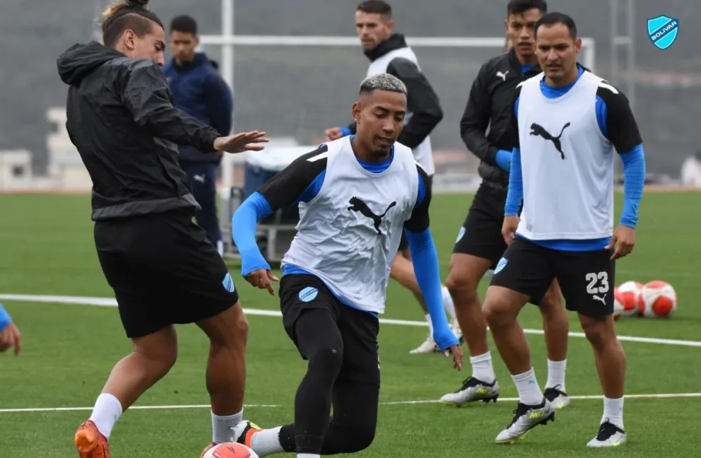 Da Costa (izq.), Quinteros y Justiniano durante una práctica. Foto: Club Bolívar.