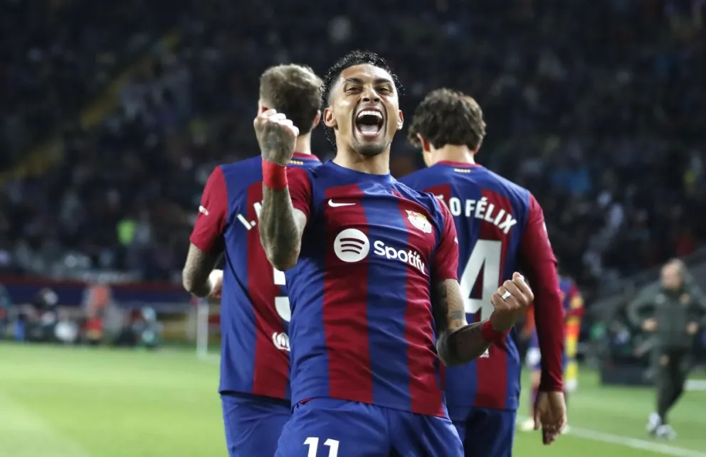 El brasileño Raphinha celebra el tanto de la victoria del Barcelona. Foto: EFE