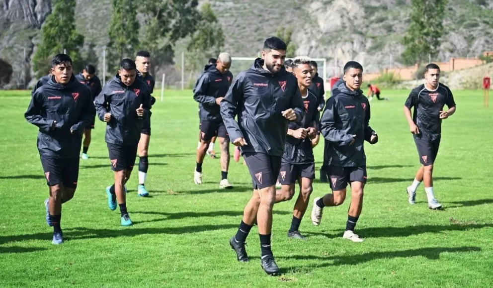 Jugadores el plantel millonario durante uno de sus últimos entrenamientos. Foto: club Always Ready