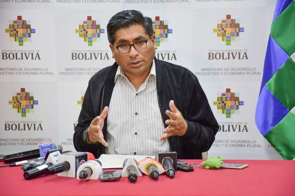 El ministro Huanca, durante una conferencia de prensa. FOTO: Viceministerio de Comunicación.