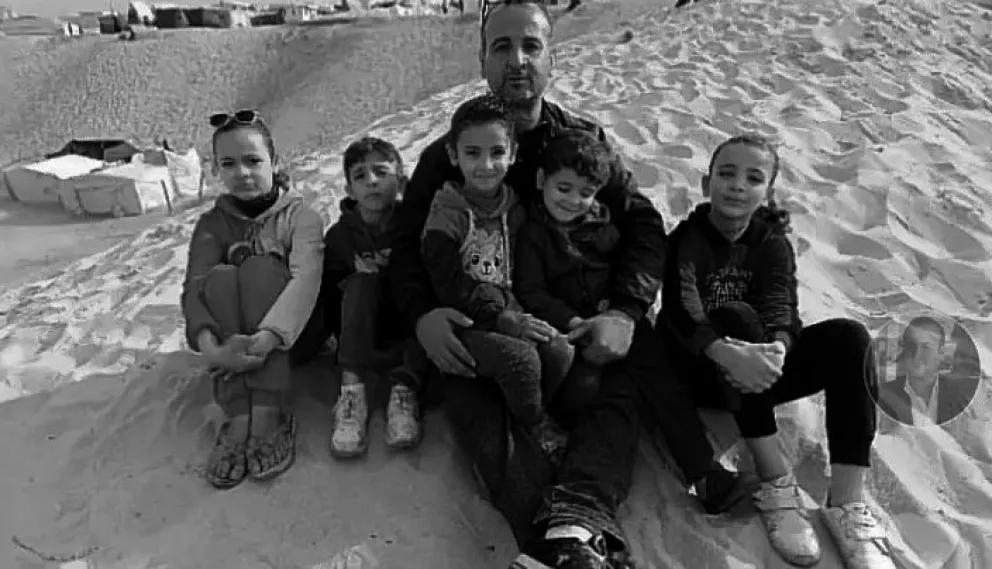 El médico palestino – boliviano, Refaat Alathanma junto a sus hijos. Foto: Refaat Alathanma