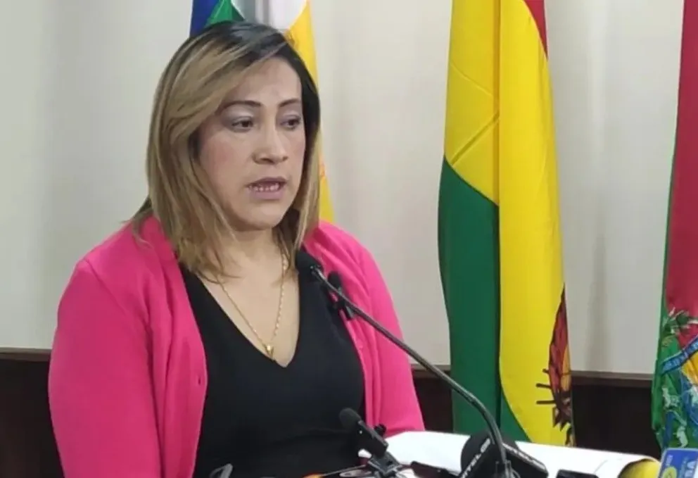 Nilda Calle, coordinadora de la Fiscalía Departamental de La Paz, brinda conferencia de prensa. Foto: Fiscalía