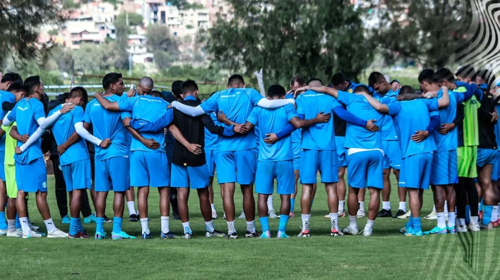 El plantel valluno previo a un entrenamiento. Foto: Club Aurora.